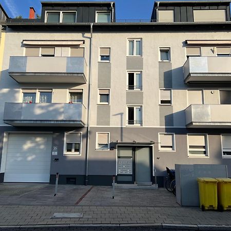 Grosse Gemuetliche Ferienwohnung Mit Klimaanlage, Parkplatz Inklusive Top ! Fürth Buitenkant foto