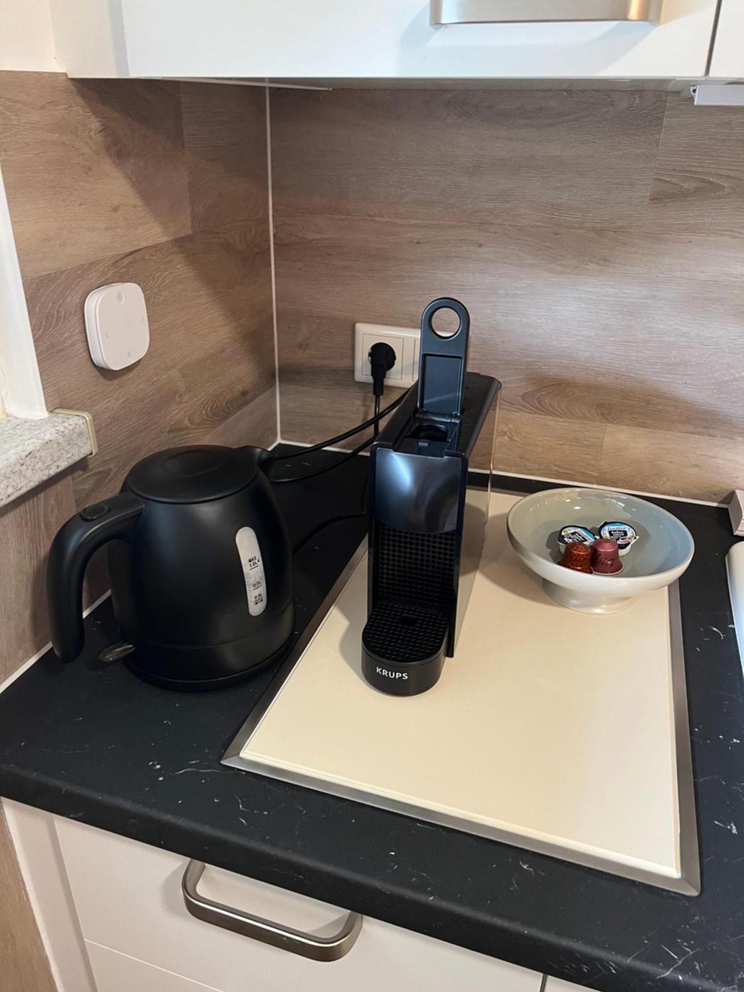Grosse Gemuetliche Ferienwohnung Mit Klimaanlage, Parkplatz Inklusive Top ! Fürth Buitenkant foto