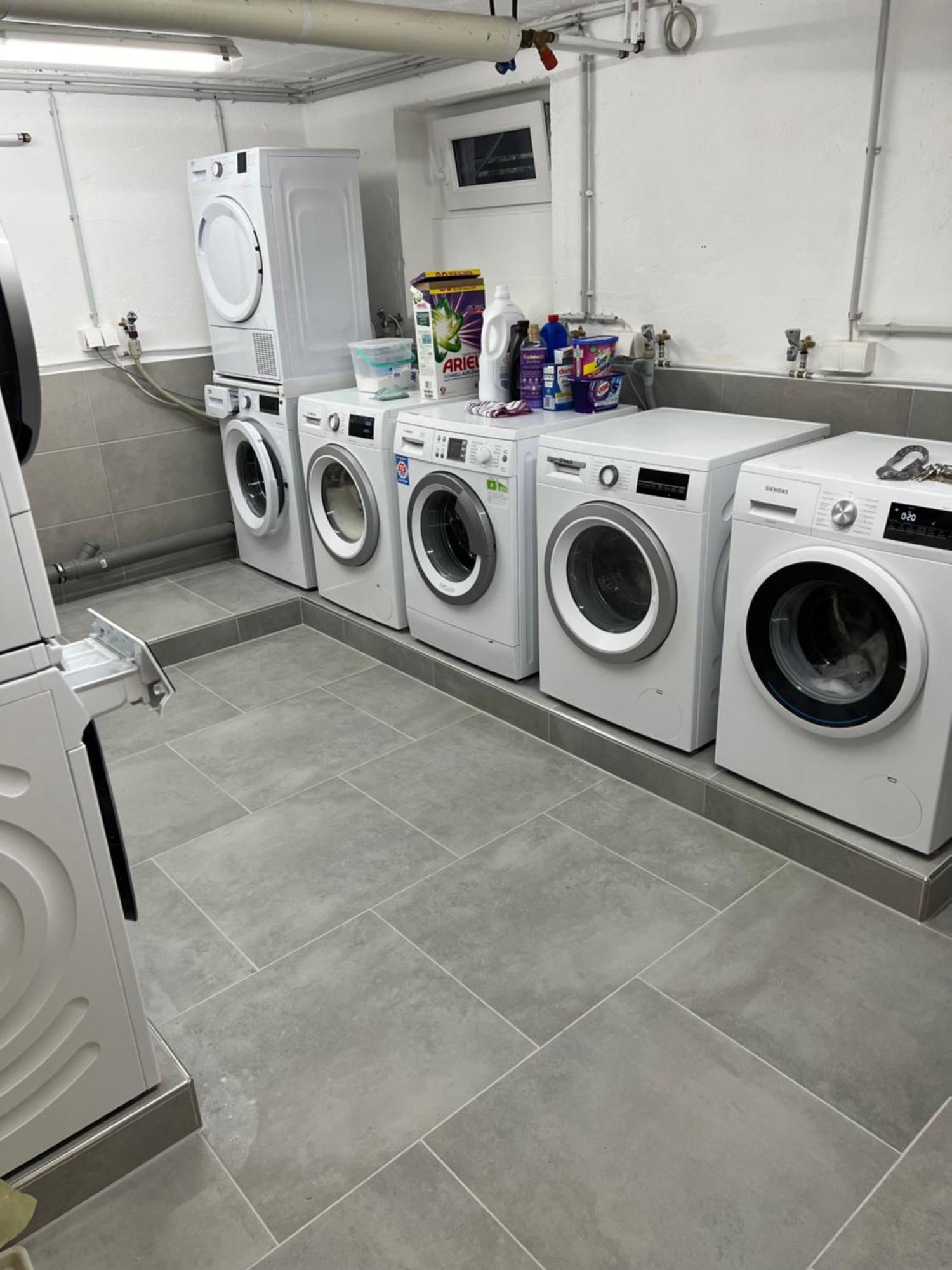 Grosse Gemuetliche Ferienwohnung Mit Klimaanlage, Parkplatz Inklusive Top ! Fürth Buitenkant foto