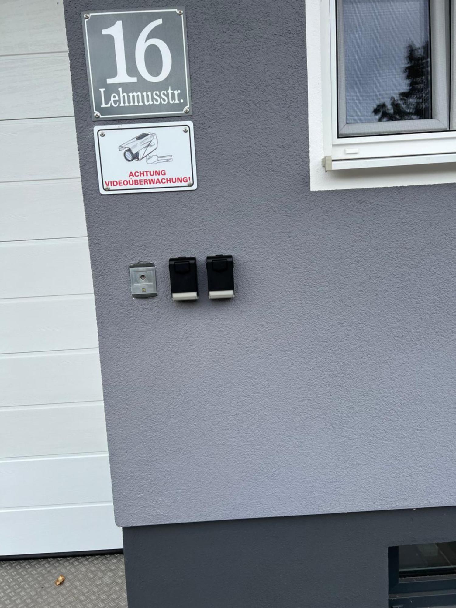 Grosse Gemuetliche Ferienwohnung Mit Klimaanlage, Parkplatz Inklusive Top ! Fürth Buitenkant foto