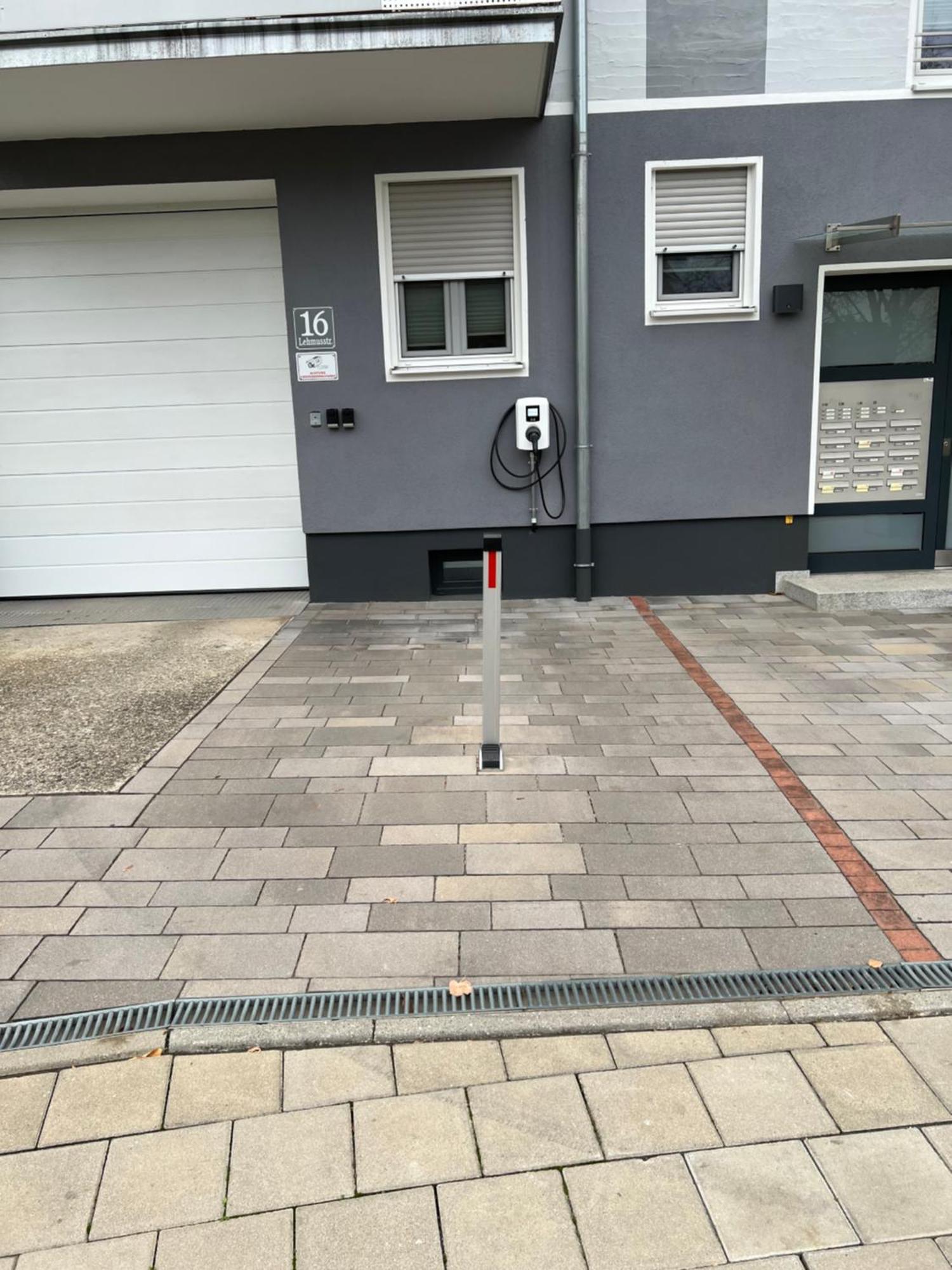 Grosse Gemuetliche Ferienwohnung Mit Klimaanlage, Parkplatz Inklusive Top ! Fürth Buitenkant foto