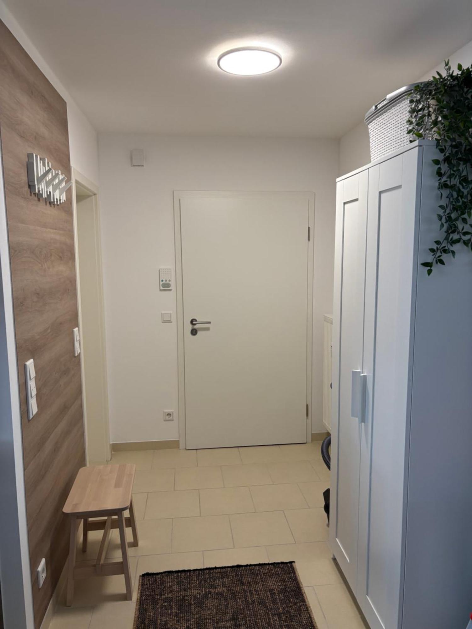 Grosse Gemuetliche Ferienwohnung Mit Klimaanlage, Parkplatz Inklusive Top ! Fürth Buitenkant foto