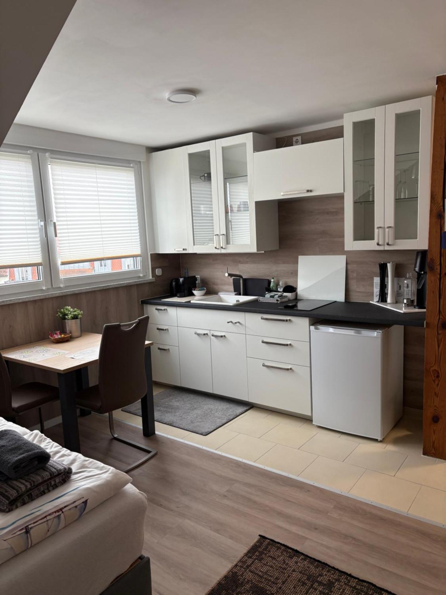 Grosse Gemuetliche Ferienwohnung Mit Klimaanlage, Parkplatz Inklusive Top ! Fürth Buitenkant foto
