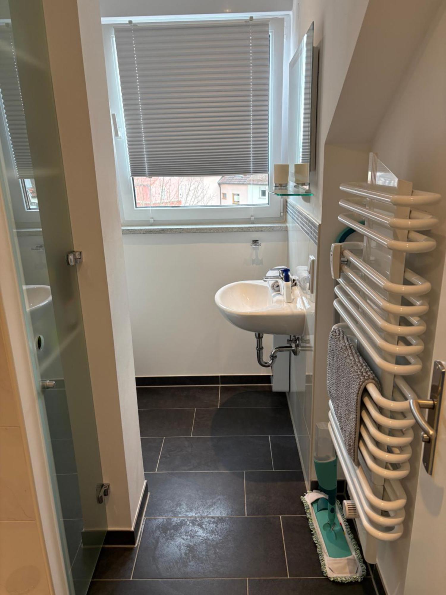 Grosse Gemuetliche Ferienwohnung Mit Klimaanlage, Parkplatz Inklusive Top ! Fürth Buitenkant foto